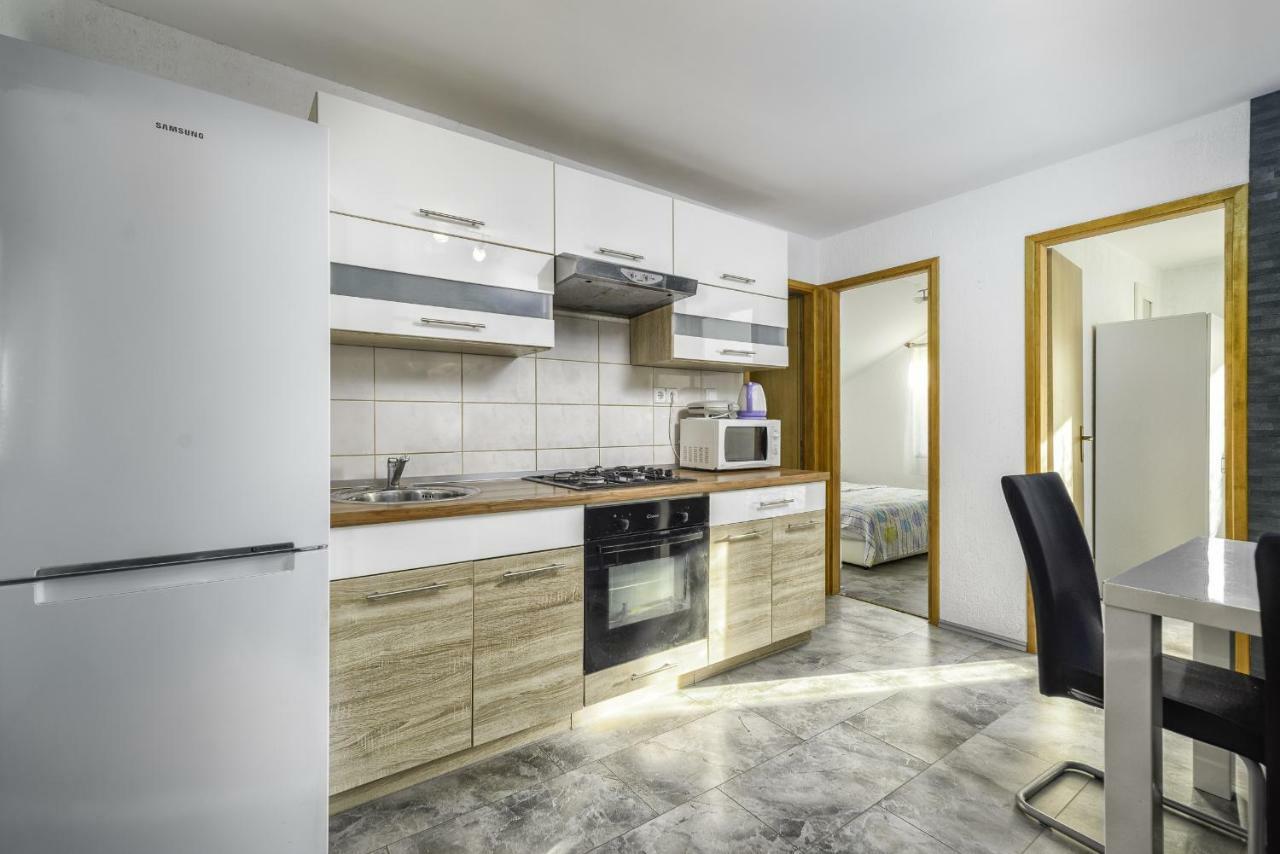 Marko Apartmán Vir